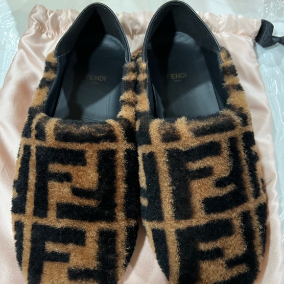 WOMENS FENDI SHEARLING NAPPA Monogram Slippers Size 39 - Picture 15 of 16